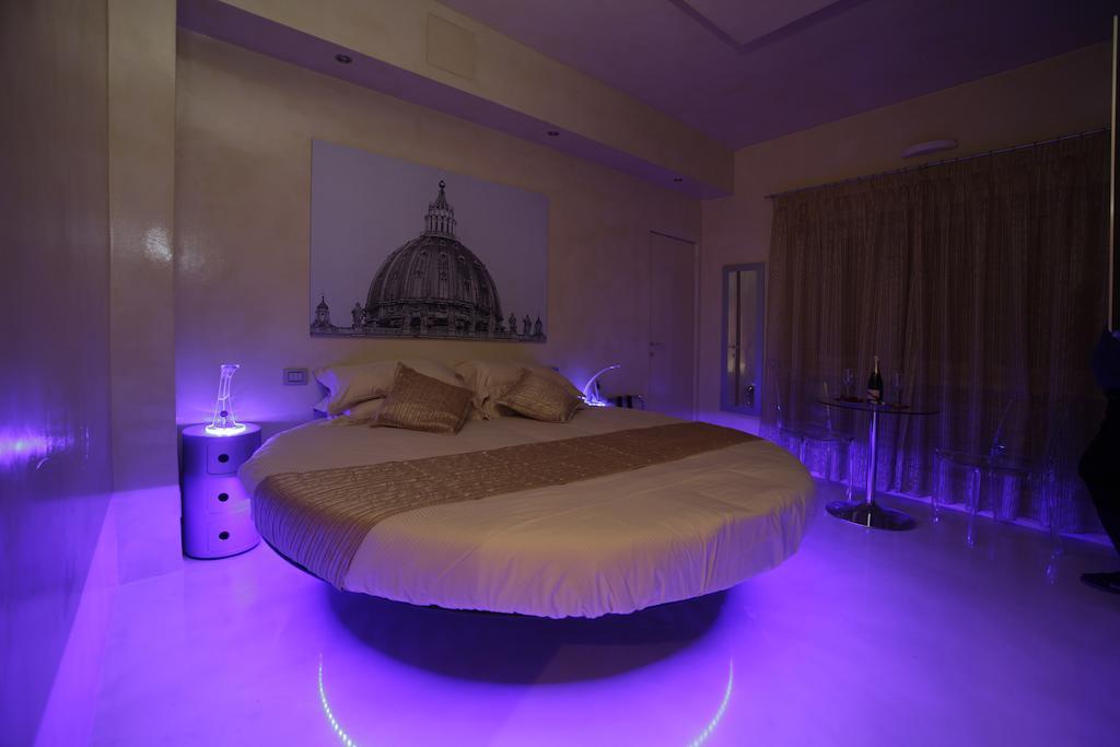 Myrome Vatican Room photo